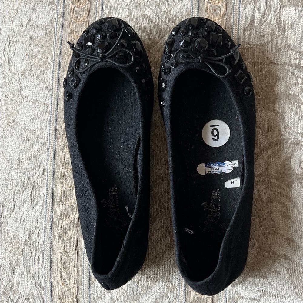 Elegant Black Embellished Ballet Flats. Size 6